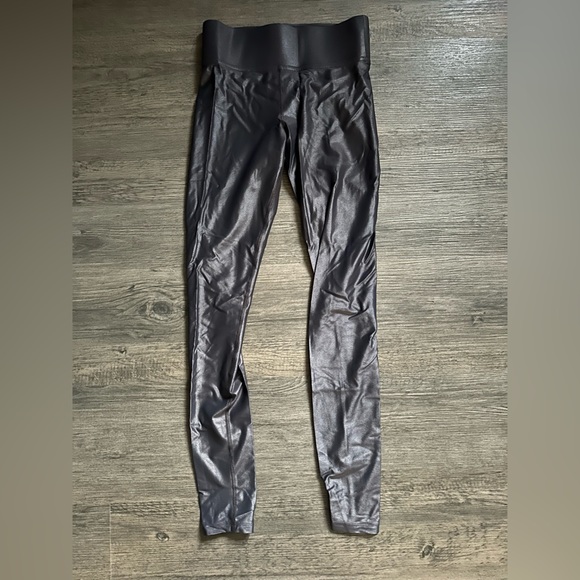 Carbon38 Pants - Carbon 38 Takara Shine Legging in Charcoal size x-small